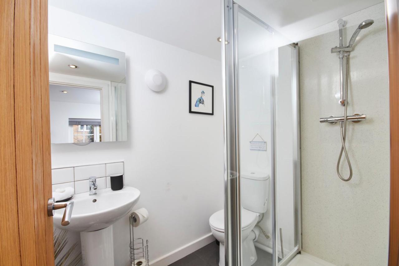 Gateway Mews - Serviced Apartments 케그워스 외부 사진